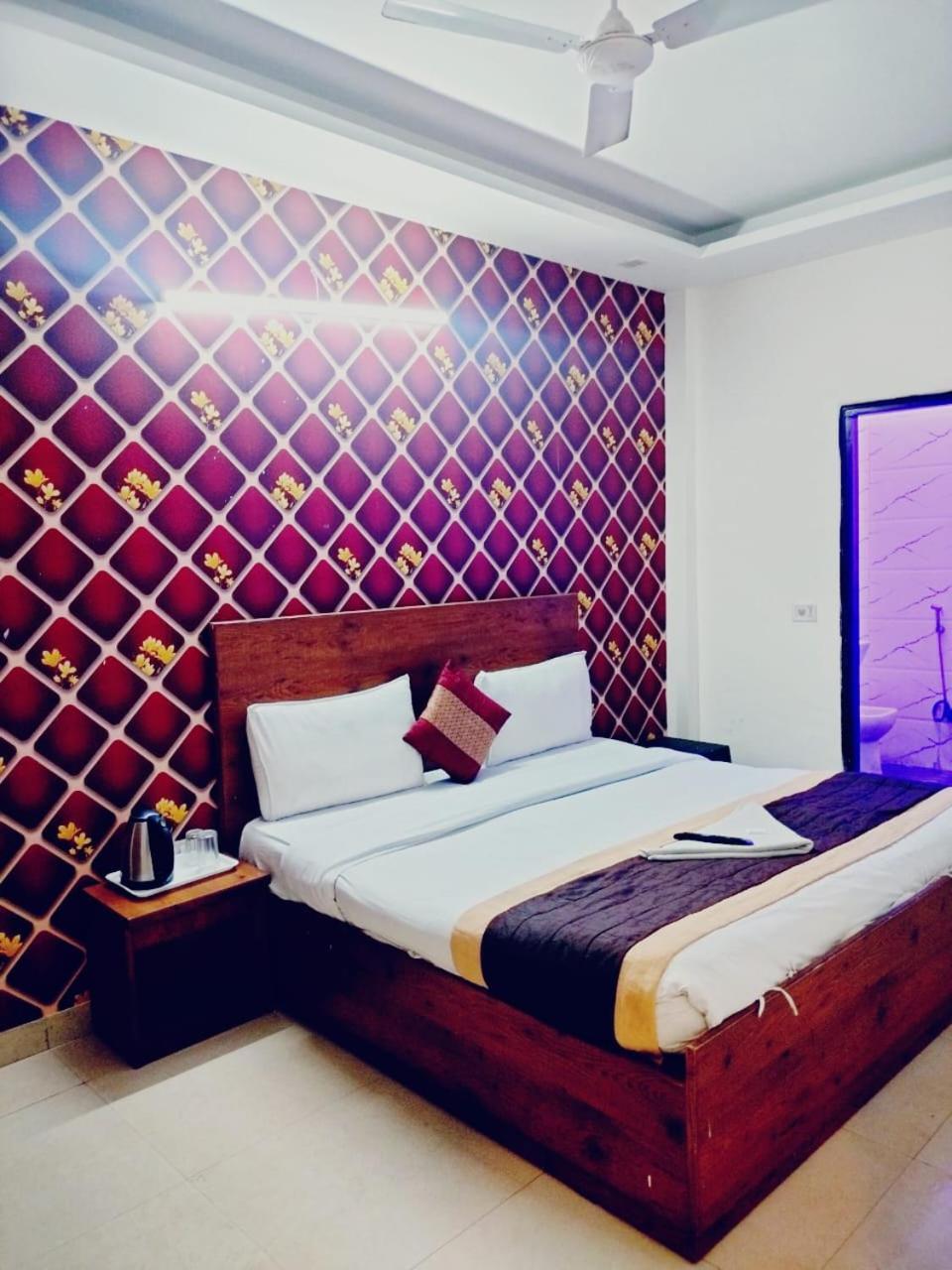 Suites Admiral Delhi Airport ニューデリー エクステリア 写真
