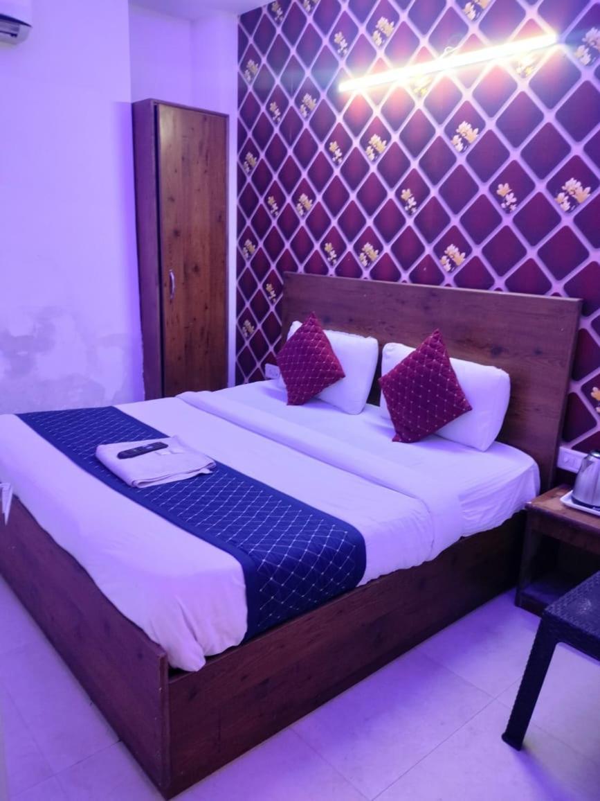 Suites Admiral Delhi Airport ニューデリー エクステリア 写真