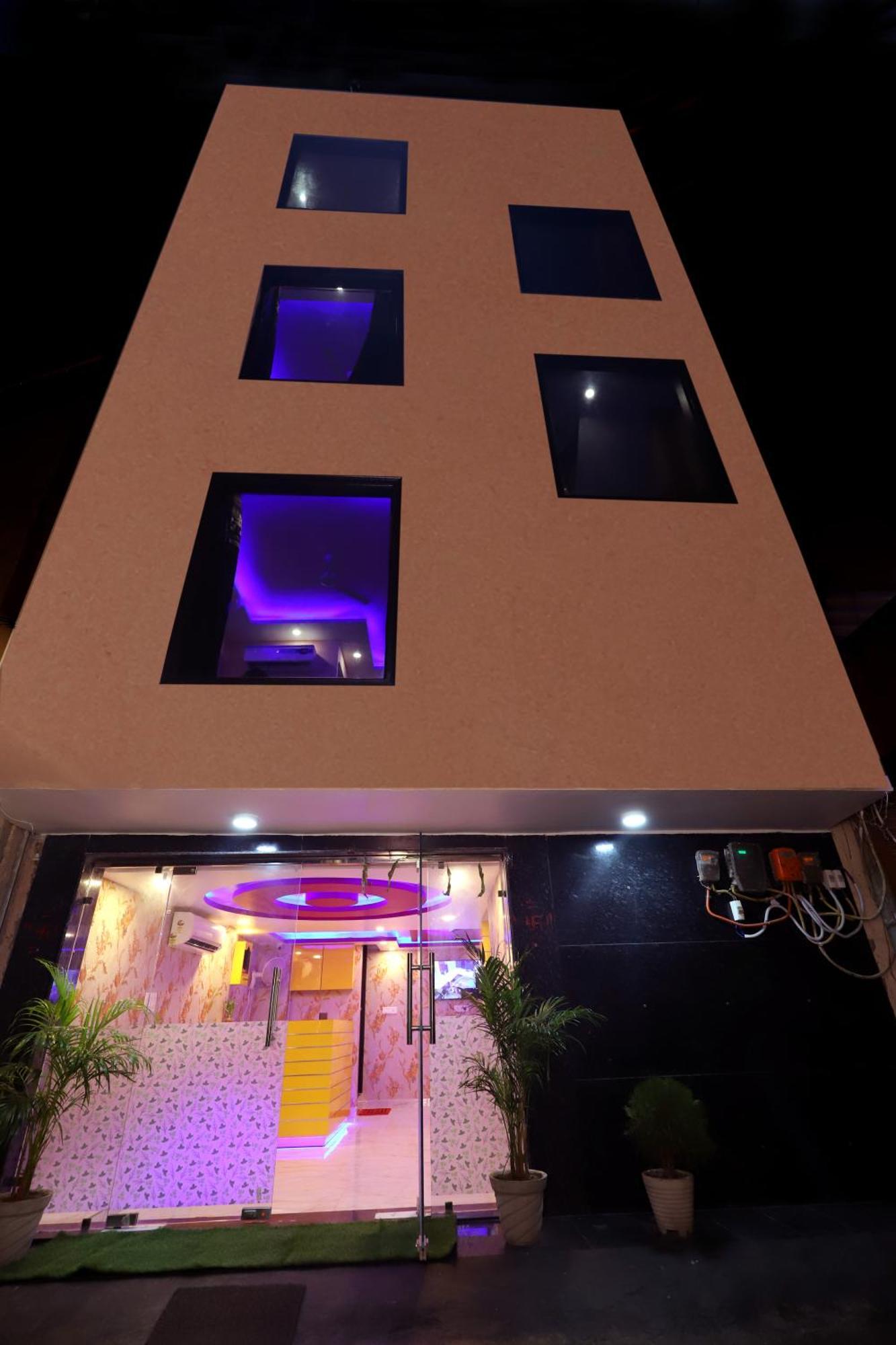 Suites Admiral Delhi Airport ニューデリー エクステリア 写真